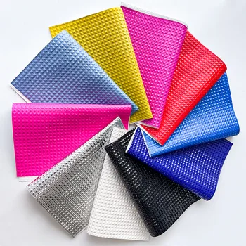 Цветна малък квадратен сплескани матиран материал от изкуствена кожа с релефни за горната част на обувки, чанти с лък, чанти за шиене, декорация на домове със собствените си ръце