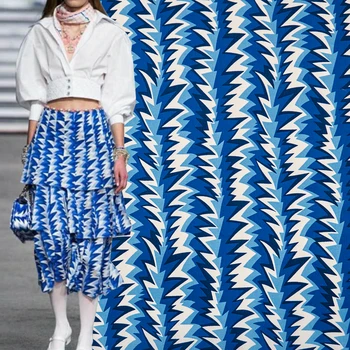 Модни памучен плат в синьо и бяло принтом за домашен декор