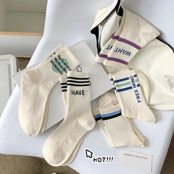 Прости японски бежови дамски чорапи в ивица с английската азбука, модни памучни чорапи, за да се прехвърлят в колеж с кръгло деколте